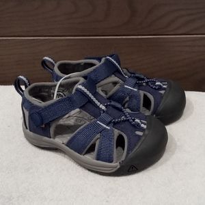 New Keen Sandals size 7